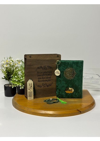 Kur'an-I Kerim Seti Kadife Kaplı Bilgisayar Hatlı Ahşap Plaket Kutulu - Yeşil