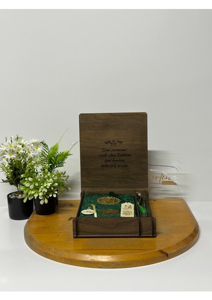 Kur'an-I Kerim Seti Kadife Kaplı Bilgisayar Hatlı Ahşap Plaket Kutulu - Yeşil fiyatları