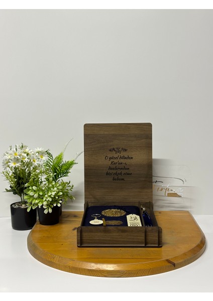 Kur'an-I Kerim Seti Kadife Kaplı Bilgisayar Hatlı Ahşap Plaket Kutulu - Lacivert fiyatları