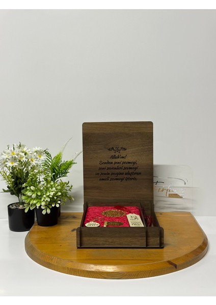 Kur'an-I Kerim Seti Kadife Kaplı Bilgisayar Hatlı Ahşap Plaket Kutulu - Kırmızı fiyatları