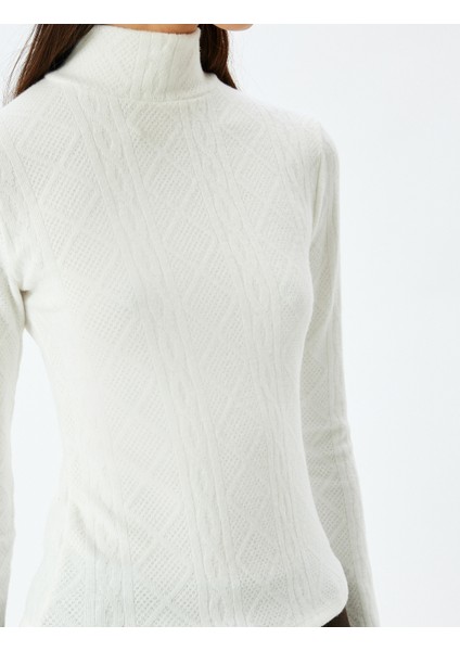 Slim Fit Dik Yaka Uzun Kollu Dokulu Body indirimleri