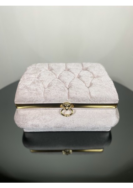 Gold Şeritli Çeyiz ve Makyaj Sandığı | Şık ve Zarif Tasarım