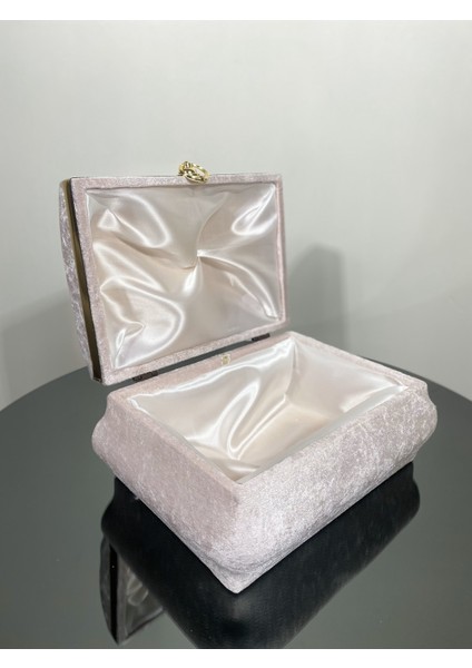 Gold Şeritli Çeyiz ve Makyaj Sandığı | Şık ve Zarif Tasarım fırsatları