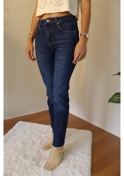 Slim Dark Blue Jean