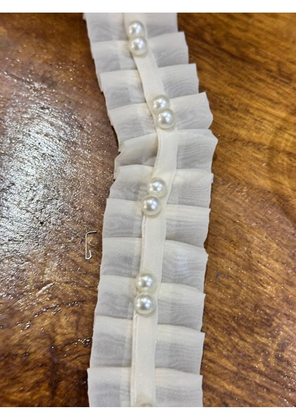 Ekru Inci Boncuklu Pileli Şerit Dikiş Giyim Aksesuarı En 4 cm (1 Metre )