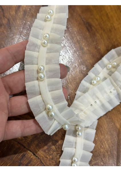 Ekru Inci Boncuklu Pileli Şerit Dikiş Giyim Aksesuarı En 4 cm (1 Metre ) fiyatları