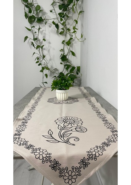 El Baskılı Çiçek Desenli Runner 140x45 – Krem Renk Zarif Tasarım