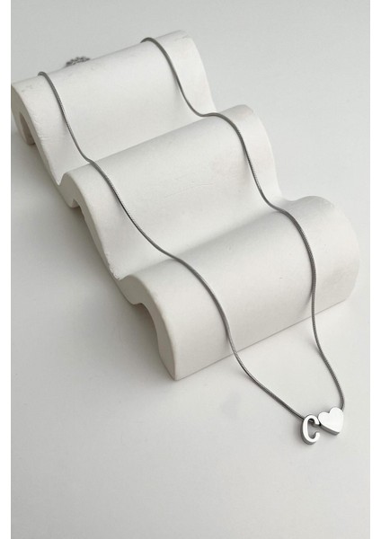 Çelik Kalp Detaylı C Harfi Kolye (45CM+5CM)