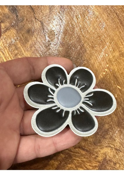 Suni Deri Çiçek Arma Dikiş Aplike 5x5 cm fiyatları