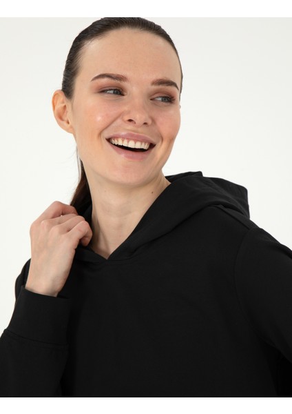 Kadın Siyah Oversize Kapüşonlu Sweatshirt 50308067-VR046