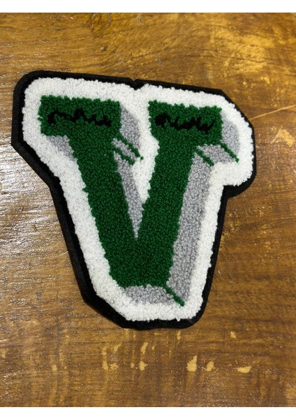 Yeşil Beyaz Dokuma V Harfi Arma Dikiş Aplike 16X15 cm