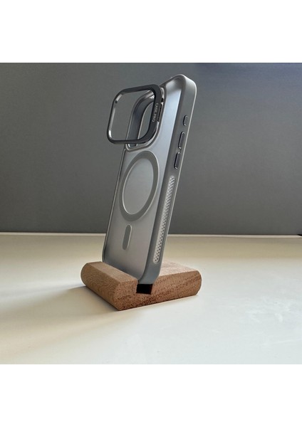 Apple iPhone 15 Pro Max Magnetic Standlı Kamera Lensli Korumalı Magsafe Wireless Şarj Özellikli Kılıf