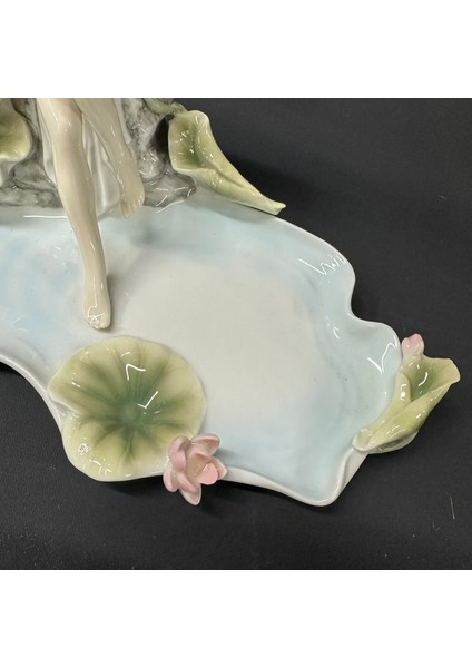 Nilüfer Göletinde Zarif Kadın Porselen Tabak fiyatları