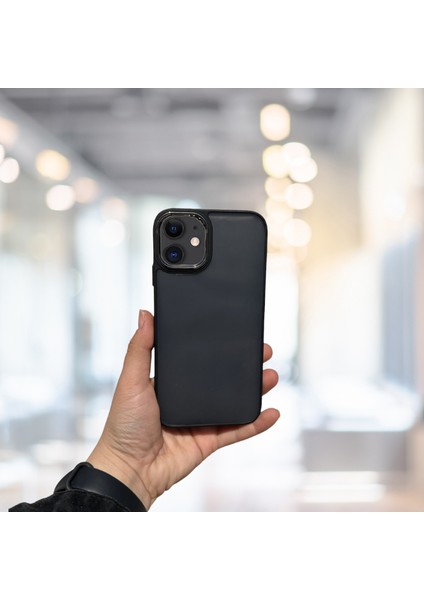 iPhone 11 Arkasi Buzlu Şeffaf Hassas Düğme Kamera Çikintili Sert Mat Perfect Si̇yah