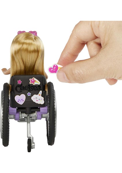 Chelsea Bebek ve Tekerlekli Sandalye, Hareketli Tekerlekli, Rampa, Çıkartma Levhası ve Aksesu modelleri