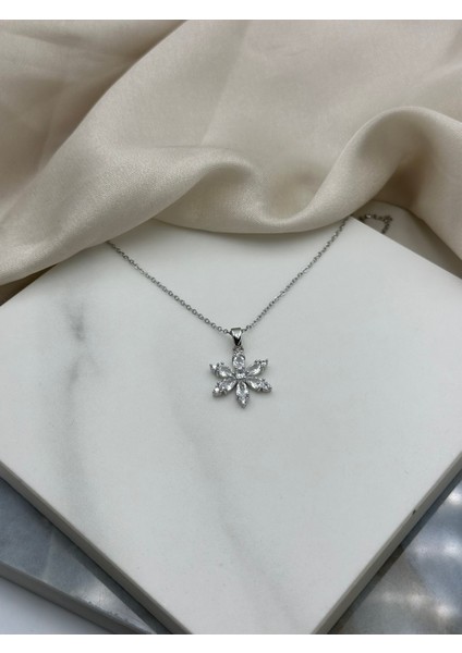 Taşlı Lotus Çiçeği Detaylı Çelik Kolye Renk Değiştirmez