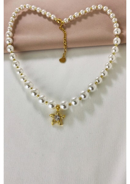 Çiçek Detaylı Incili Çelik Kolye