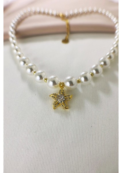 Çiçek Detaylı Incili Çelik Kolye fiyatları