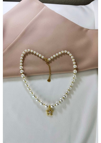 Çiçek Detaylı Incili Çelik Kolye modelleri