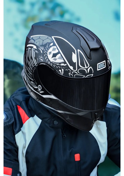 Dinamo Fighter Mat Siyah-Beyaz Kask fırsatları