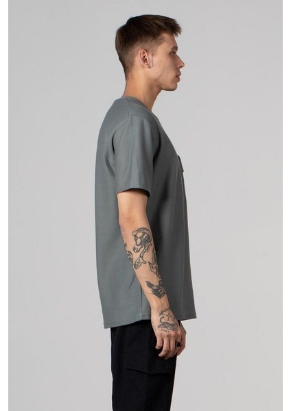 Erkek Açık Haki Relaxed Fit Cepli Bisiklet Yaka Pike T-Shirt indirimleri