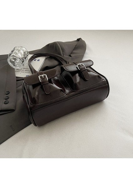 2024 Yeni Kadın Çantası Siyah Kuğu Yastık Çantası Kadın Yeni Hafif Lüks Niş Üst Düzey Taşınabilir Omuz Çantası (Yurt Dışından)