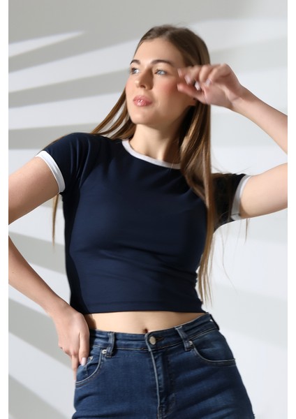 Penye Likralı Ribana Yakası ve Kol Ağzı Beyaz Biyeli Pamuklu T-Shirt 21832 Lacivert