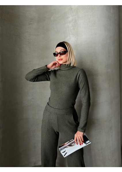 Kadın Boğazlı Yaka Rahat Kesim Alt Üst Takım