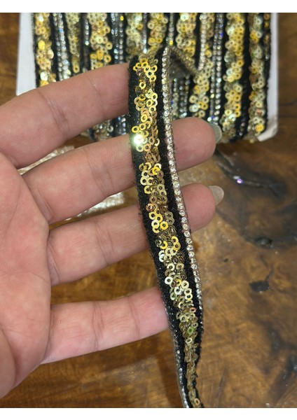 Ütü Ile Yapışan Taşlı Altın Payetli Şerit Dikiş Giyim Aksesuarı En 1 cm 1 Metre fiyatları