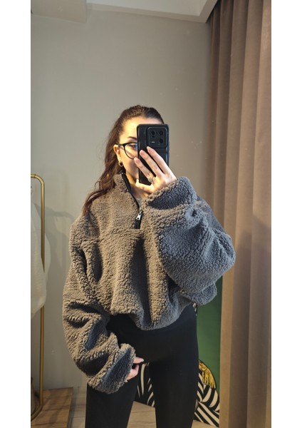 Antrasit ve Vanilya Renkli Oversize Kuzu Peluş Polar - Pamuklu Yumuşak ve Sıcak Tasarım