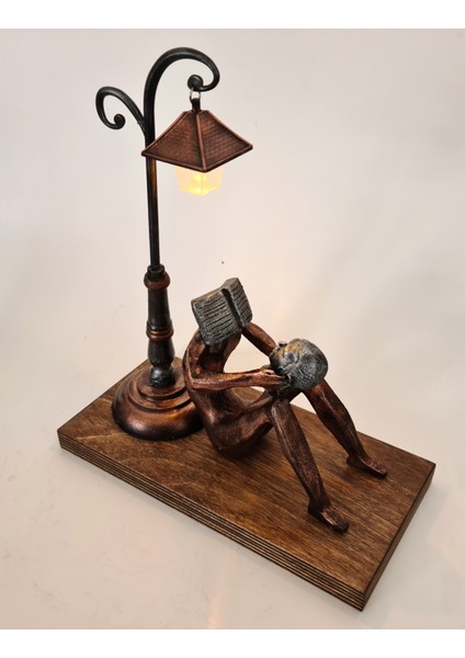 Sokak Lambası Altında Kendini Okuyan Insan Sokak Lambası Ahşap Nihale Biblo Dekoratif Figür modelleri