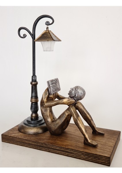 Sokak Lambası Altında Kendini Okuyan Insan Sokak Lambası Ahşap Nihale Biblo Dekoratif Figür fırsatları