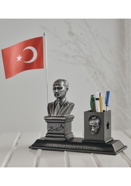 Atatürk Temalı Bayraklı Kalemlikli Özel Tasarım Biblo modelleri