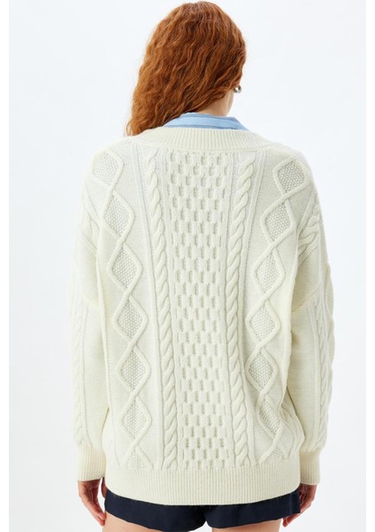 x Sima Tarkan - V Yaka Oversize Kazak Saç Örgü Dokulu Uzun Kollu 5WAK90549HT fırsatları