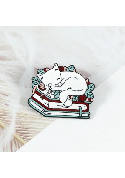 Sepetteki Kedi Kedi Okuma Kitabı Emaye Pin Karikatür Uyuyan Yavru Kedi Broş Sevimli Kitap Sevgilisi Hayvanlar Rozet Çanta Elbise Yaka Iğnesi Takı Hediyeler (Yurt Dışından) fırsatları