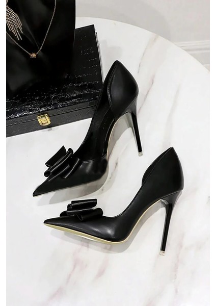 Kadın Siyah Tokalı Cilt 8cm Ince Şeffaf Kapak Topuklu Stiletto Ayakkabı