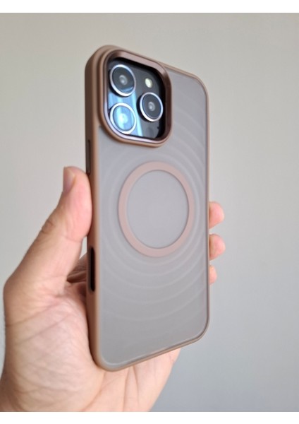 iPhone 16 Pro Max Uyumlu Magsafe Şarj Özellikli Kamera Koruma Çıkıntılı Çöl Titanyum Renk Mat Kılıf modelleri