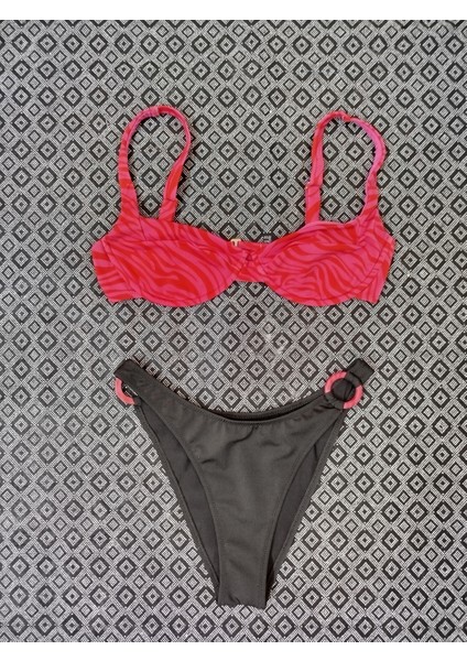 Kadın Üst Kahve Arkadan Kopçalı, Alt Siyah Yandan Halkalı Üçgen Bikini