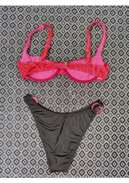 Kadın Üst Kahve Arkadan Kopçalı, Alt Siyah Yandan Halkalı Üçgen Bikini