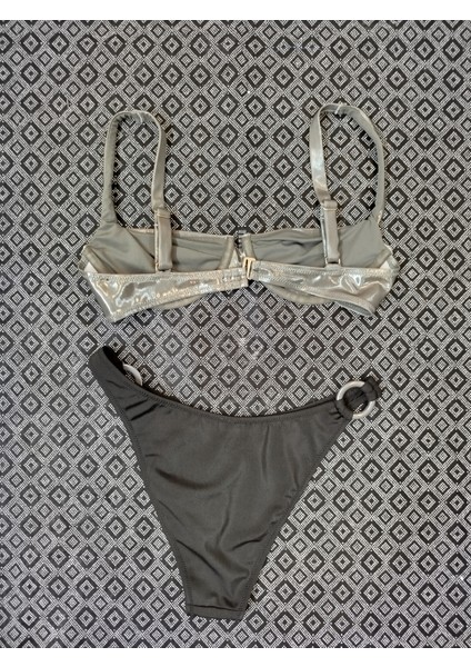 Kadın Parlak Yeşil Üst Arkadan Popçalı, Siyah Alt Yandan Halkalı Üçgen Bikini. fiyatları