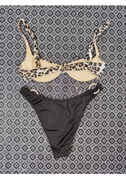 Kadın Leopar Üst Arkadan Kopçalı, Siyah Alt Yandan Halkalı Üçgen Bikini.