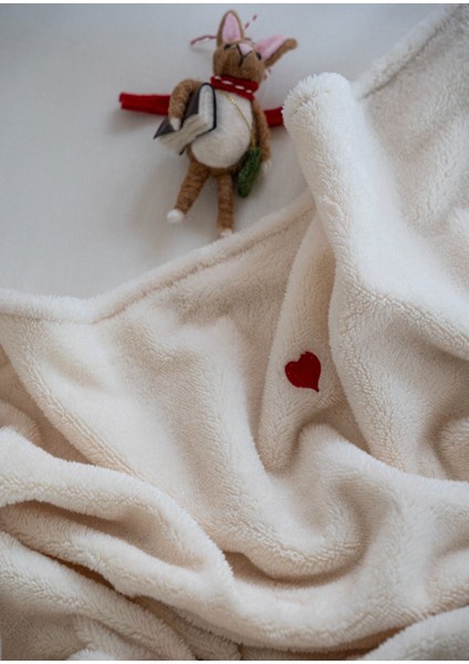 Wellsoft Peluş Pamuklu 100X110 Ekru Kalp Nakışlı Bebek Battaniyesi fırsatları