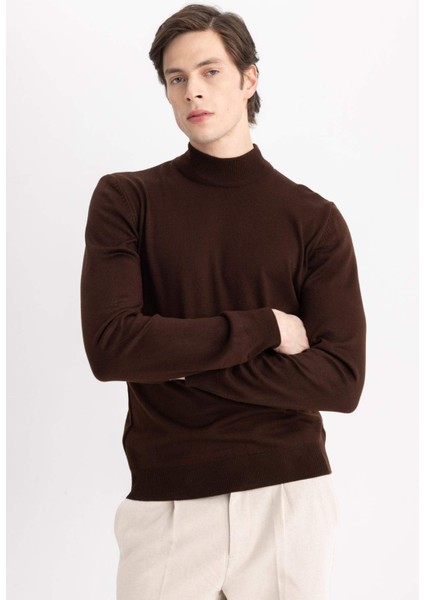 Erkek Kahverengi Slim Fit Dar Kesim Basic Düz Akrilik Kazak B7851AXNS