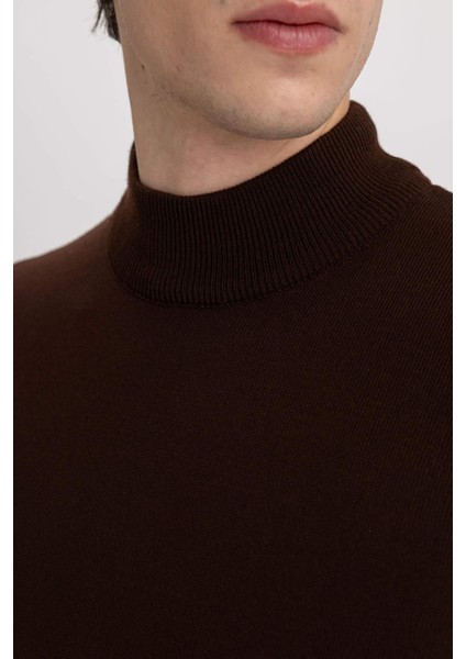 Erkek Kahverengi Slim Fit Dar Kesim Basic Düz Akrilik Kazak B7851AXNS