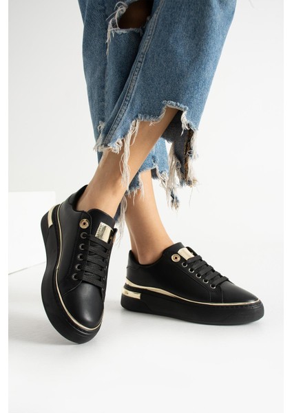 Kadın Siyah S. Sade ve Şık Tasarım Spor Ayakkabı modelleri