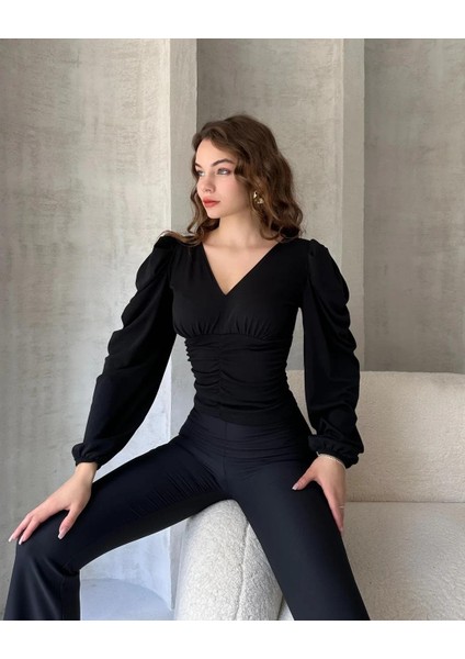 Defile V Yaka Drape Detaylı Crep Bluz