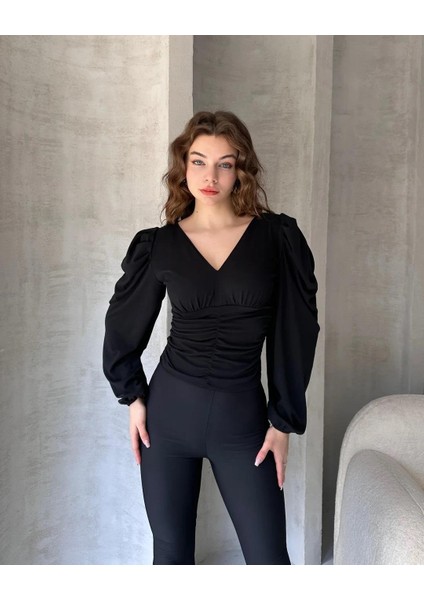 Defile V Yaka Drape Detaylı Crep Bluz