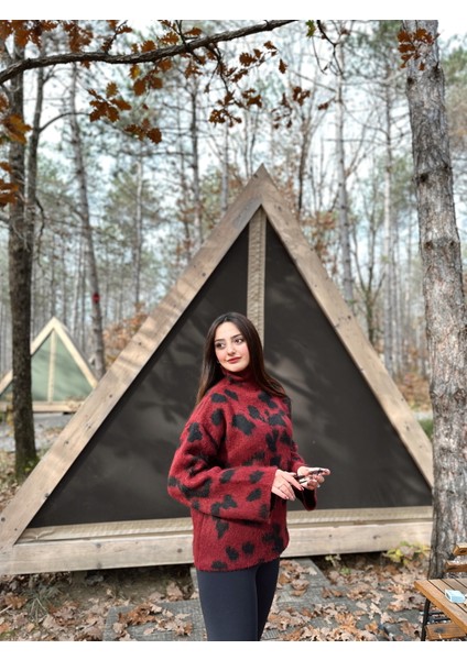 Bordo Leopar Desen Boğazlı Kazak