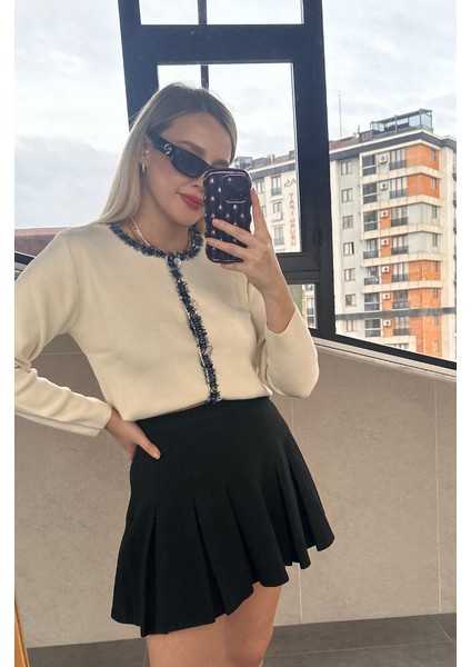 Tüvit Süslemeli Özel Işleme Düğmeli Ekru Hırka