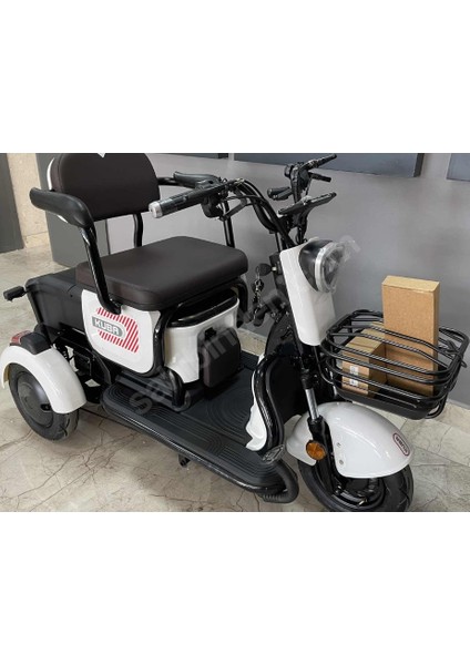 Grape 15 Elektrikli Üç Tekerlekli Scooter Beyaz